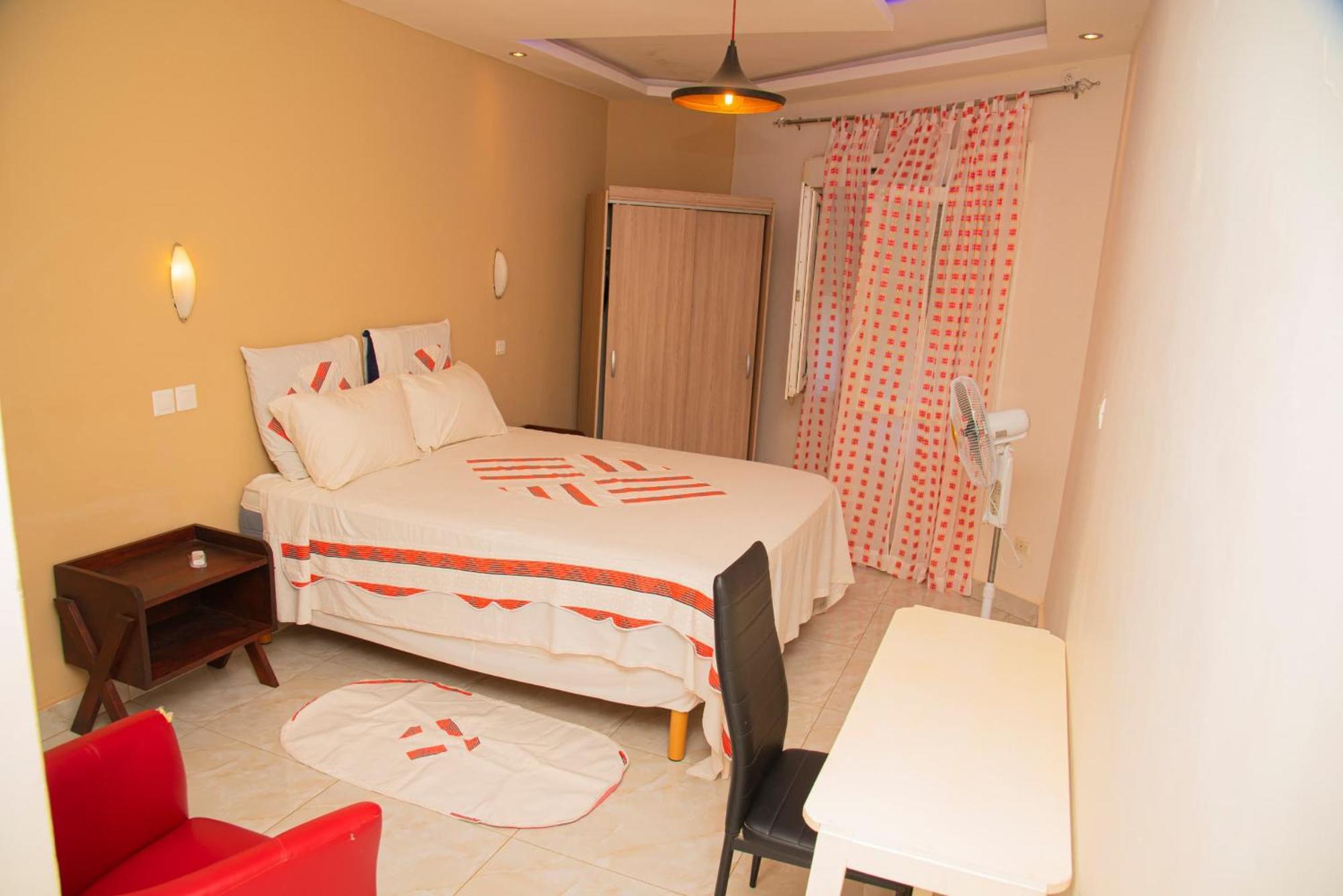 Chambres D'Hotes Villa Luciana Saly المظهر الخارجي الصورة