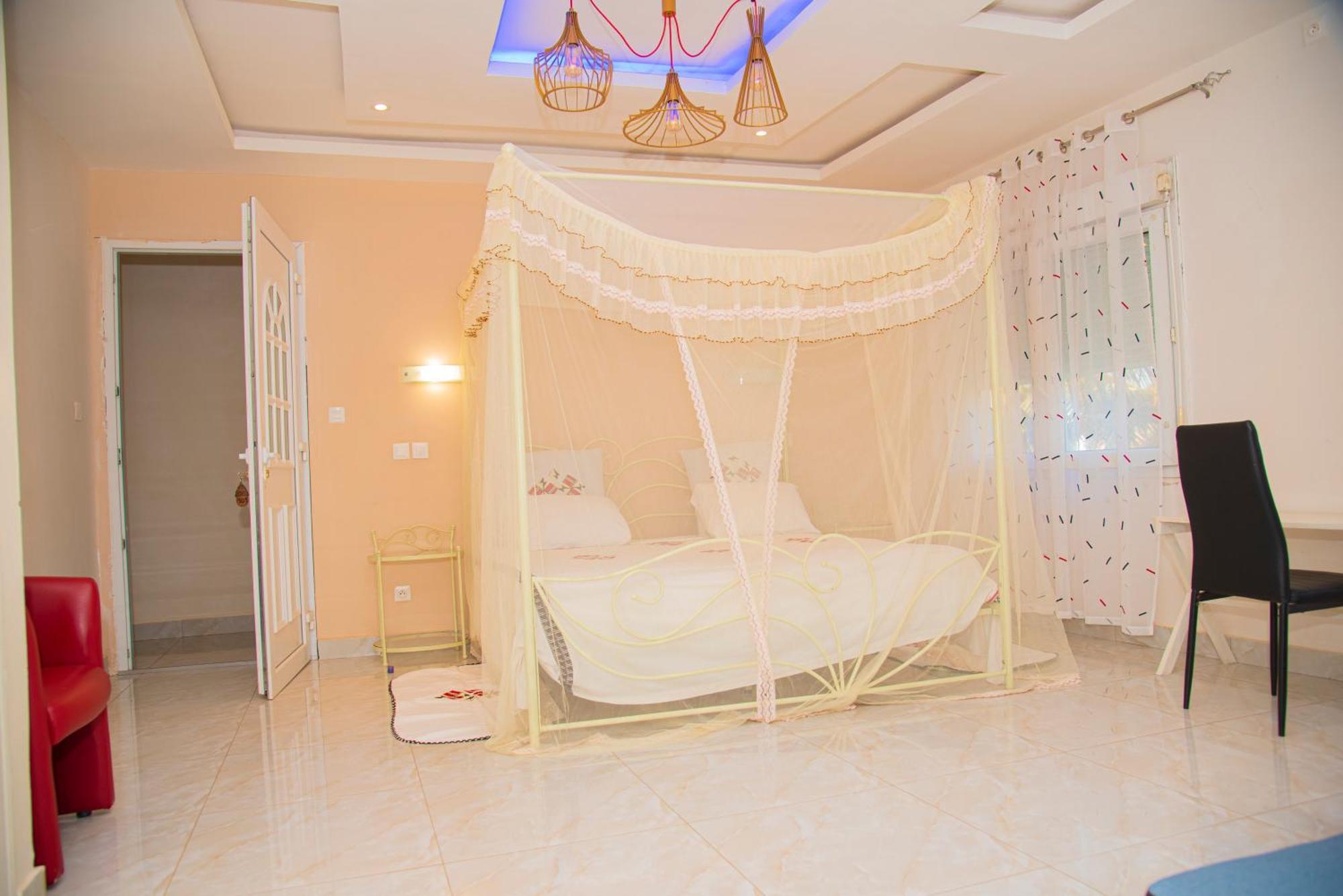 Chambres D'Hotes Villa Luciana Saly المظهر الخارجي الصورة